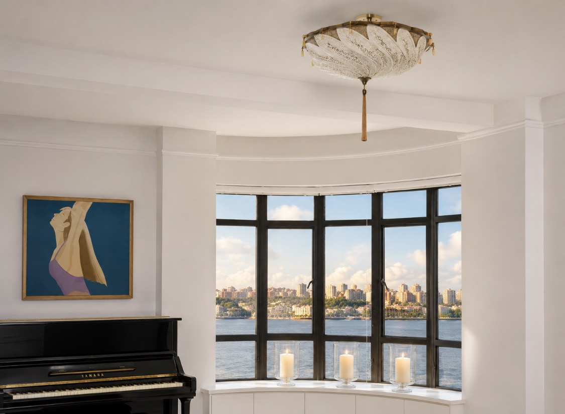 Riverside primary with piano and river view